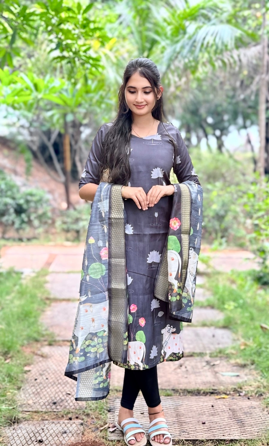 CD2P02 โ Semi Banarasi Silk Set