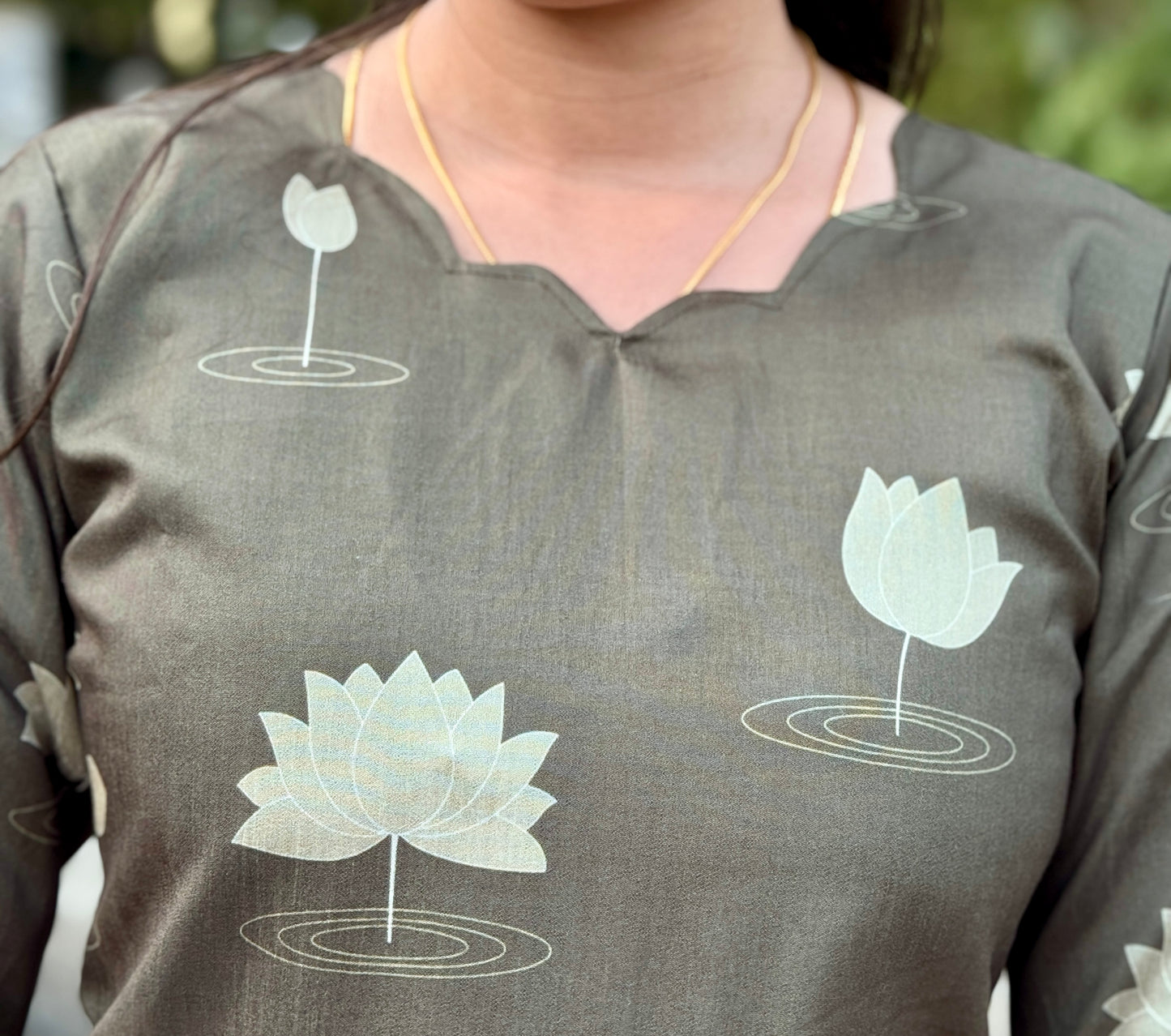 CD2P07 โ Lotus Grace Semi Banarasi Silk Set