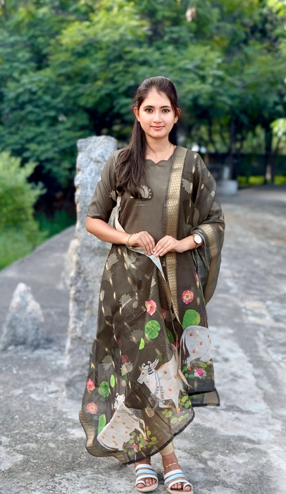 CD2P07 – Lotus Grace Semi Banarasi Silk Set